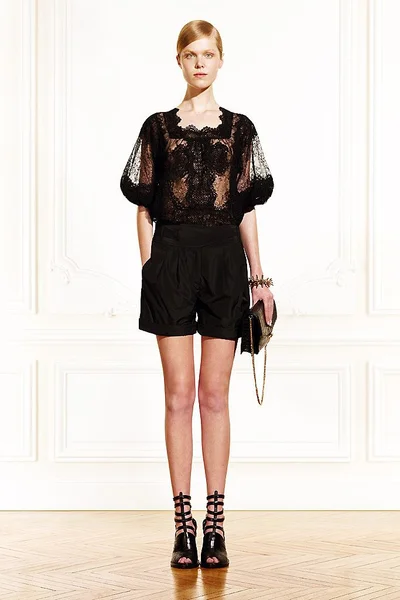 Look 16